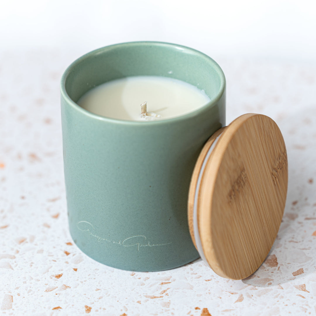green ceramic tumbler with bamboo lid
